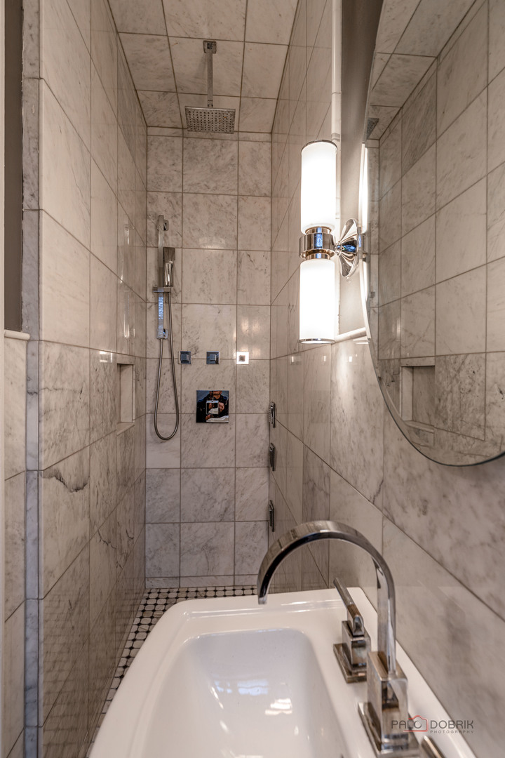 6334 North Sheridan Road, Unit 3E Chicago, IL 60660 - Photo 28 of 39 a bathroom with a sink and shower