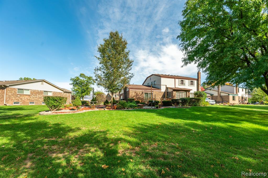 621 Lockmoore Court Rochester, MI 48307 - Photo 40 of 46