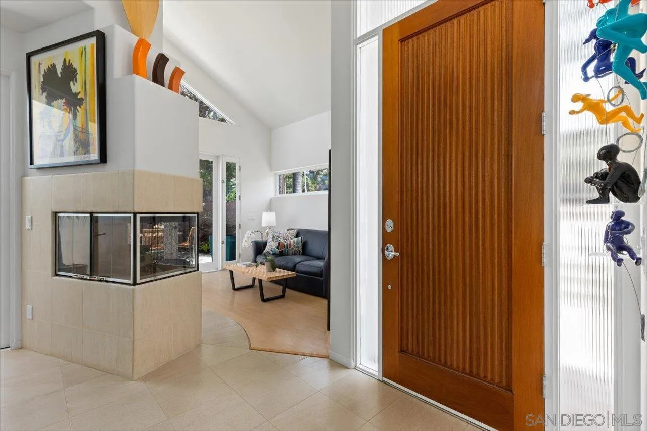 155 Sherrie Lane Del Mar, CA 92014 - Photo 28 of 38 a living room with furniture and a window
