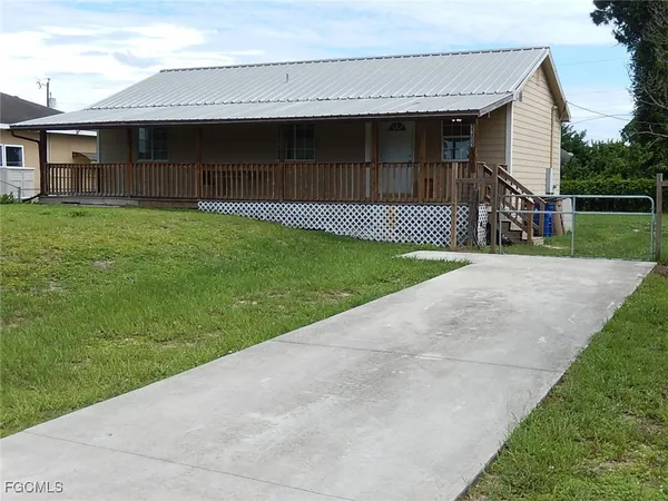 a view of a back yard of the house