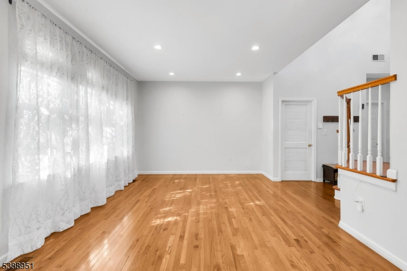 22 Honeyman Road Bernards, NJ 07920 - Photo 8 of 49