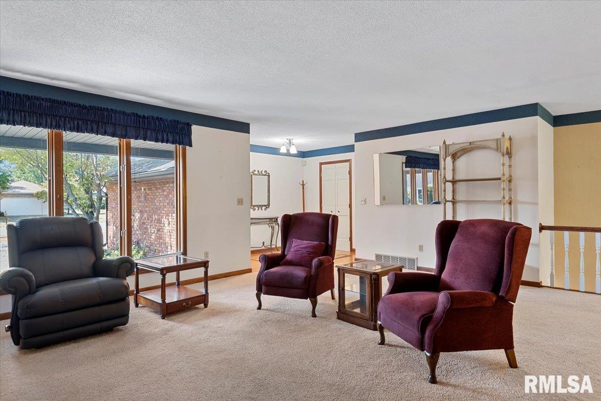 2104 Sunstone Court Springfield, IL 62704 - Photo 7 of 38 Gallery Image 7