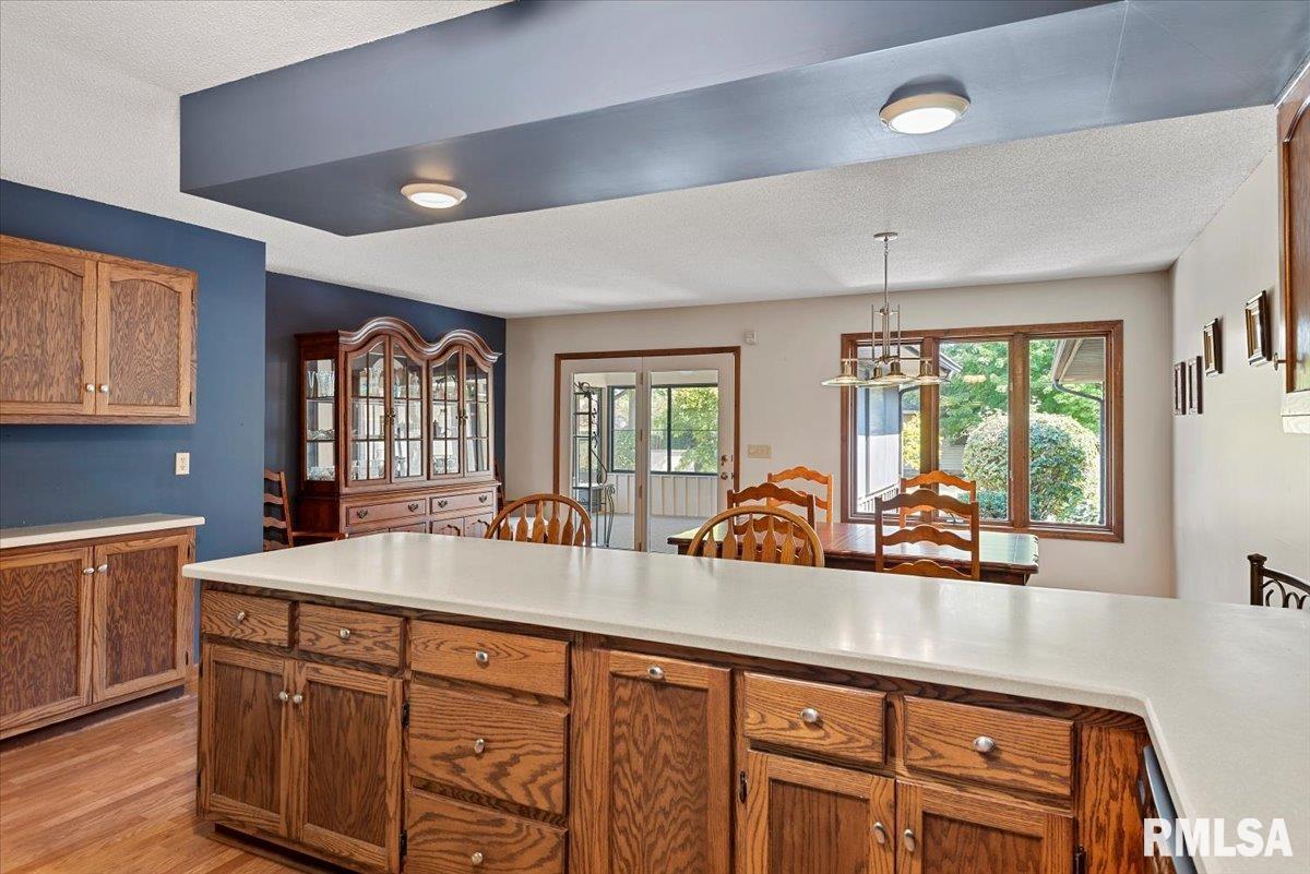 2104 Sunstone Court Springfield, IL 62704 - Photo 10 of 38 Gallery Image 10