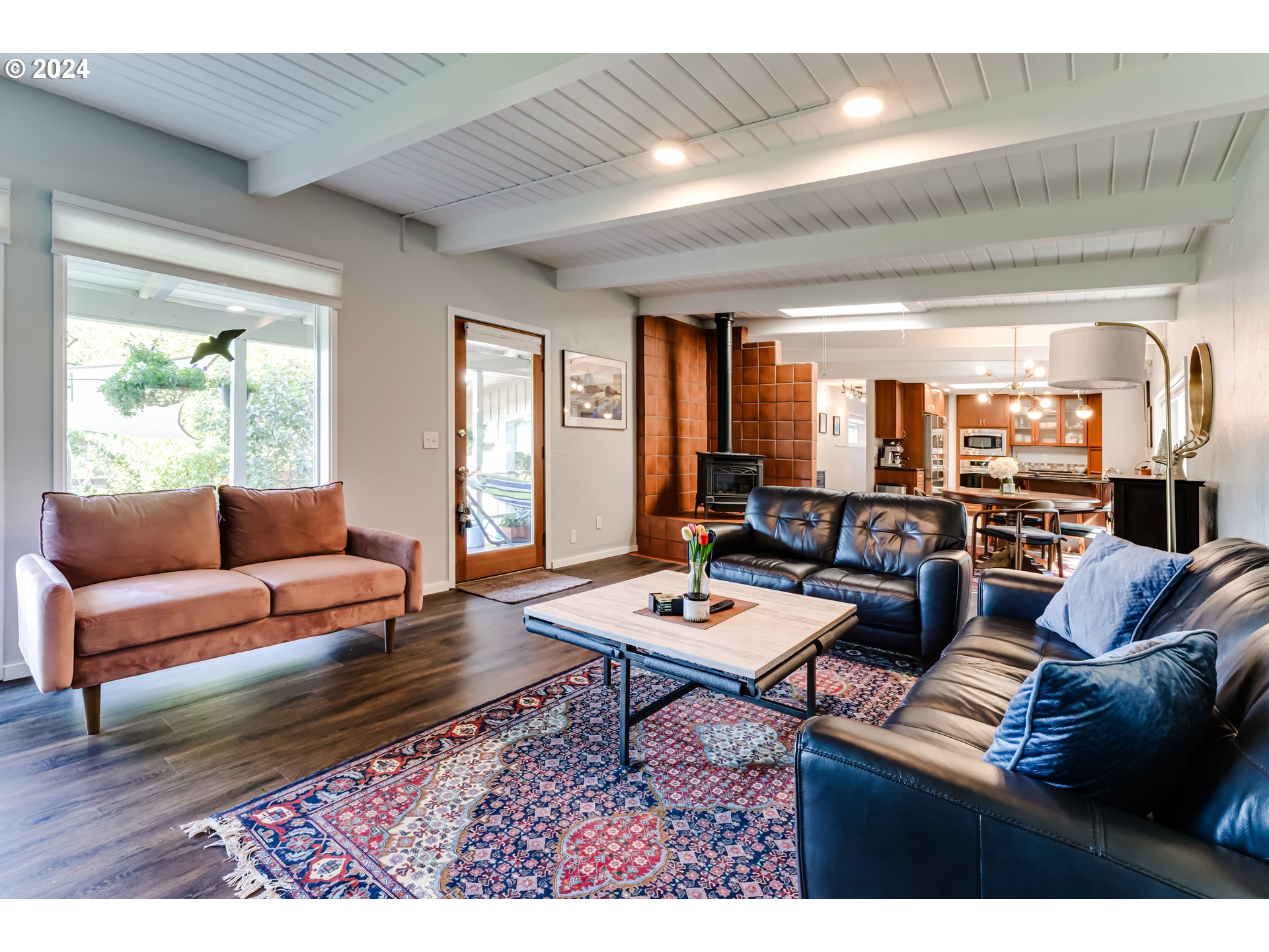 3085 Kincaid Street Eugene, OR 97405 - Photo 18 of 47 Living Room