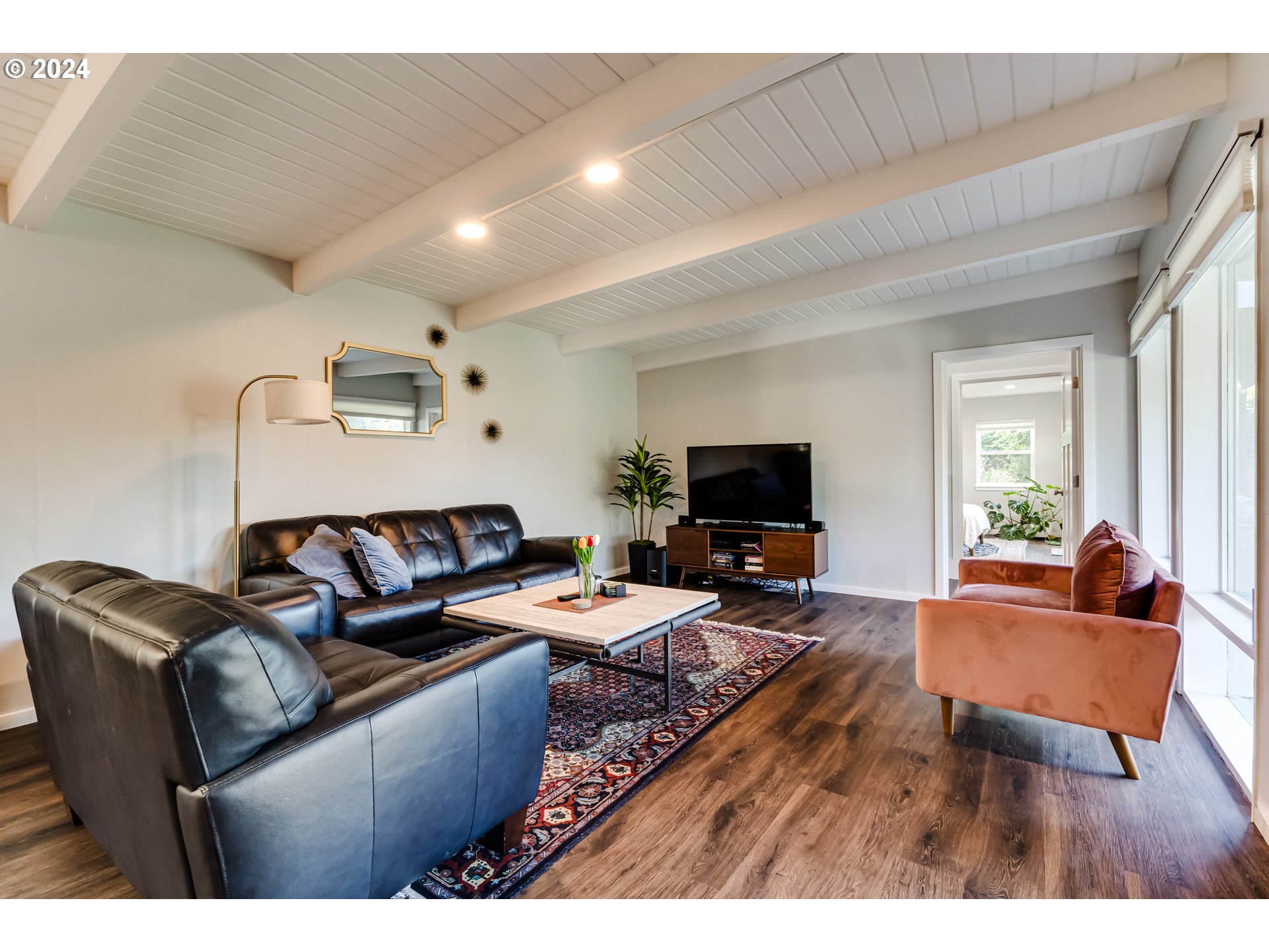 3085 Kincaid Street Eugene, OR 97405 - Photo 19 of 47 Living Room