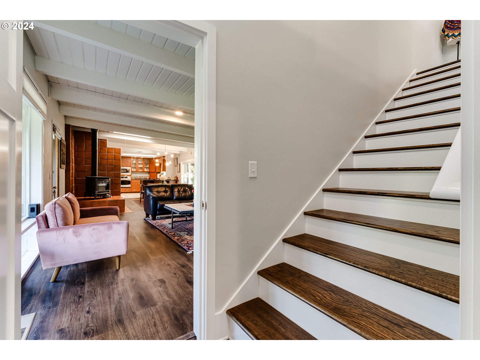 3085 Kincaid Street Eugene, OR 97405 - Photo 25 of 47 Staircase