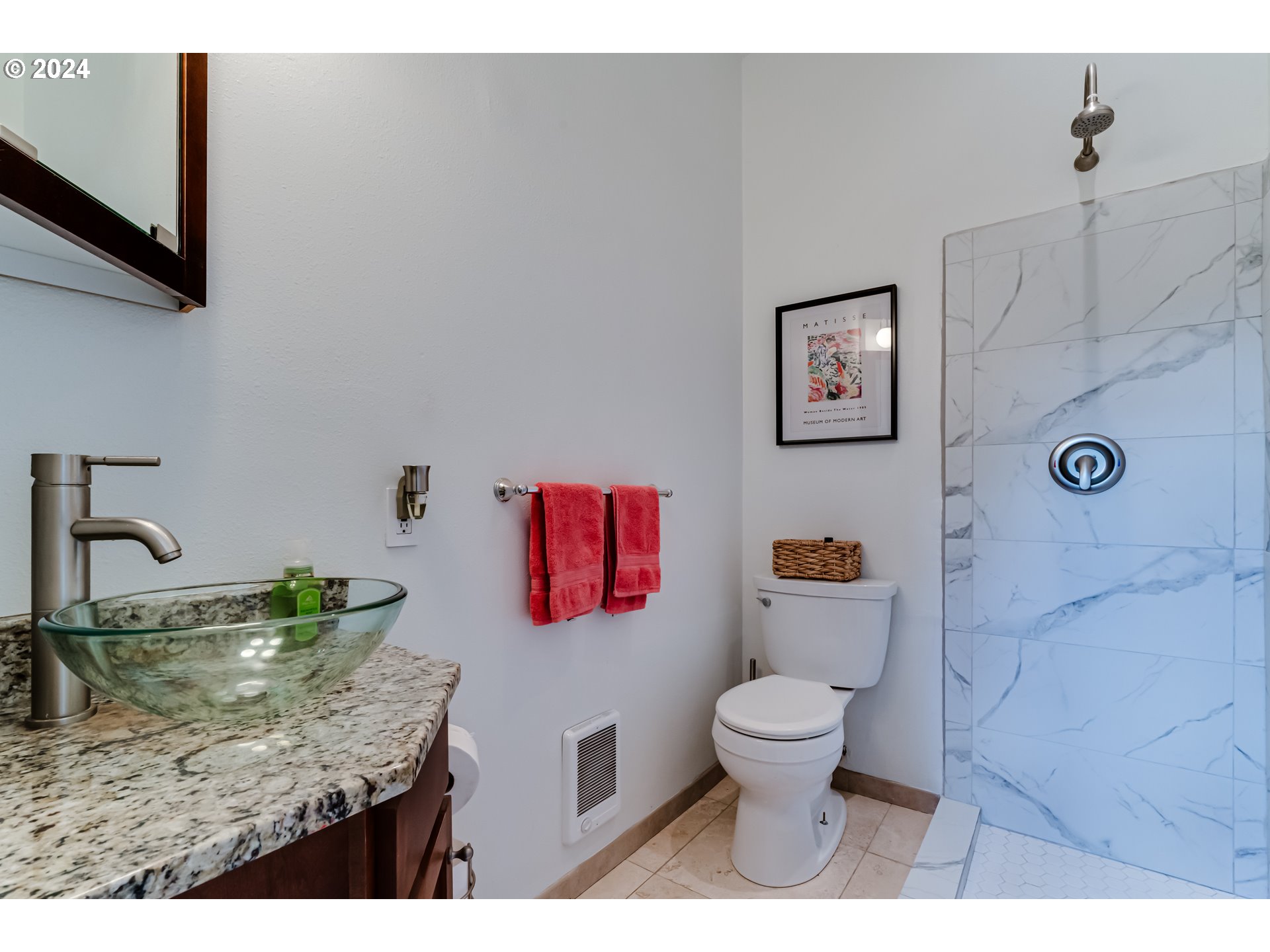 3085 Kincaid Street Eugene, OR 97405 - Photo 5 of 47 Bathroom