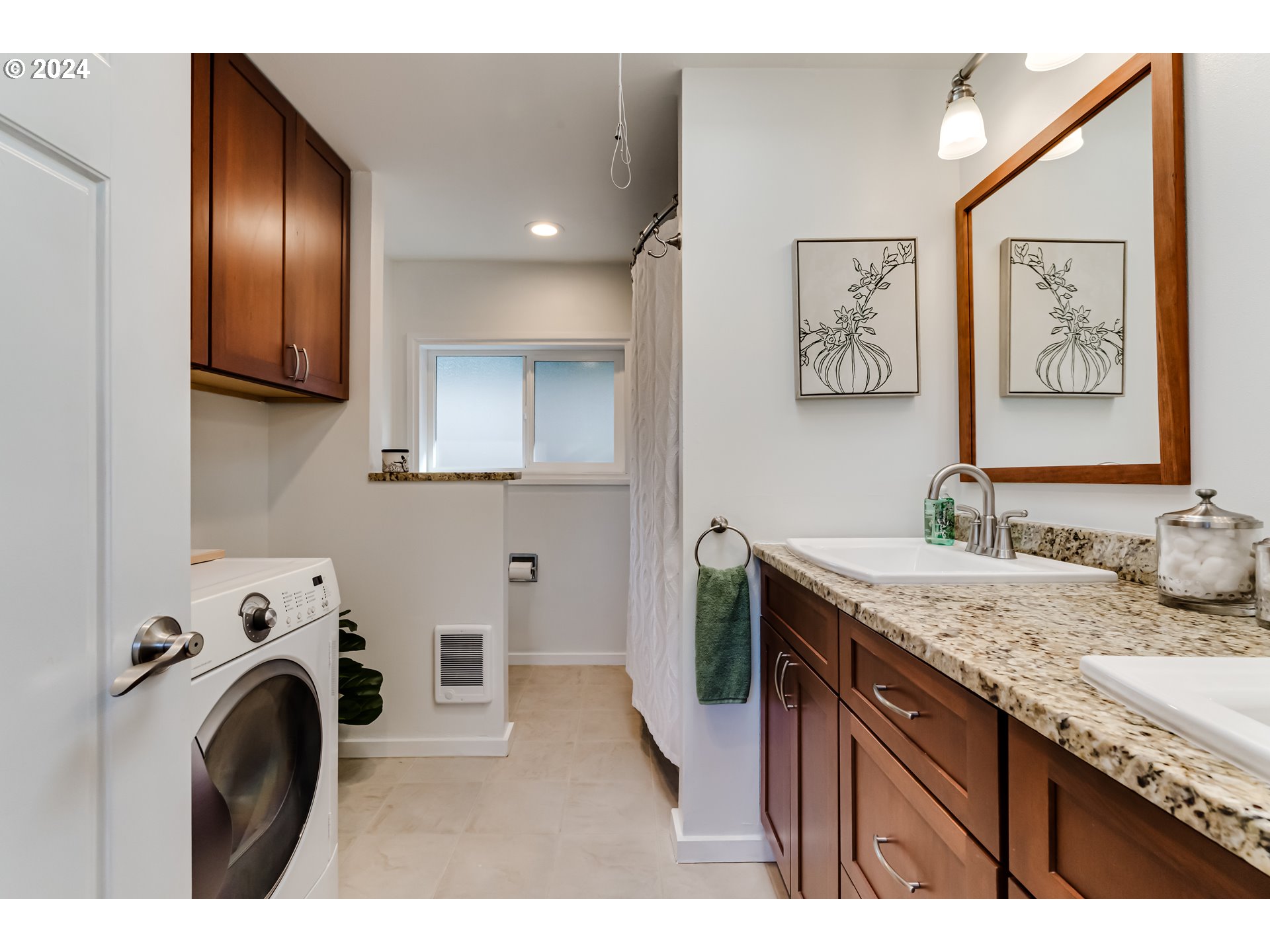 3085 Kincaid Street Eugene, OR 97405 - Photo 7 of 47 Bathroom