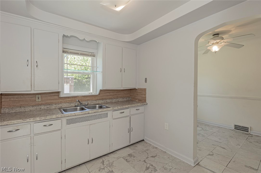 3266 Yorkshire Road Cleveland, OH 44118 - Photo 30 of 34