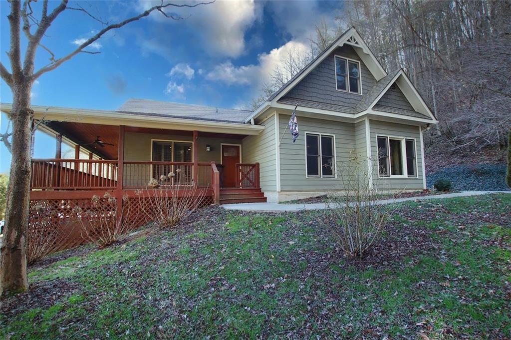 a view of a house with yard and porch