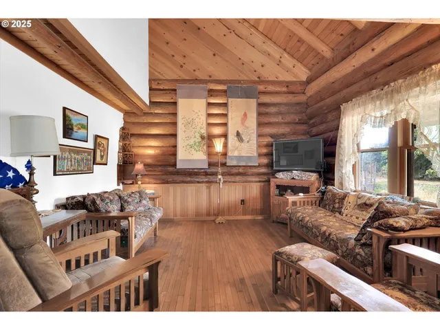 $1,300,000 | Undisclosed Address, Scotts Mills, OR 97375