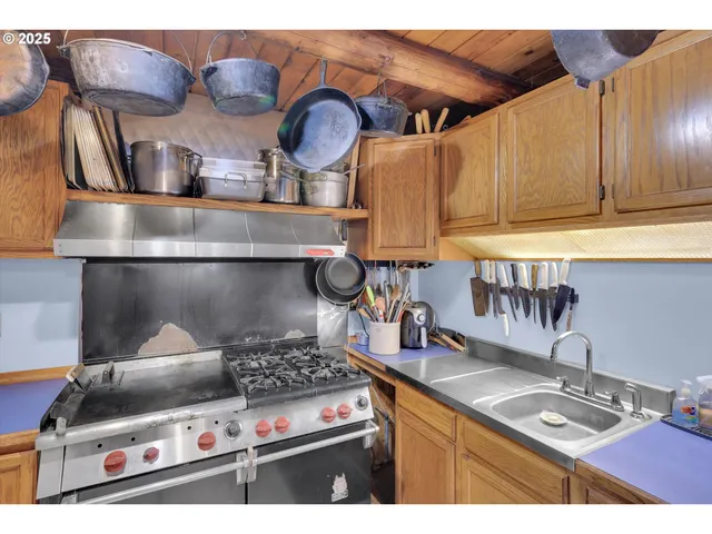 $1,300,000 | Undisclosed Address, Scotts Mills, OR 97375