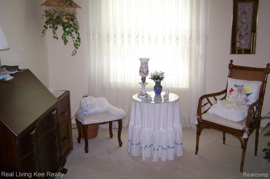 971 Great Oaks Boulevard Rochester, MI 48307 - Photo 12 of 28 100_6865.jpg