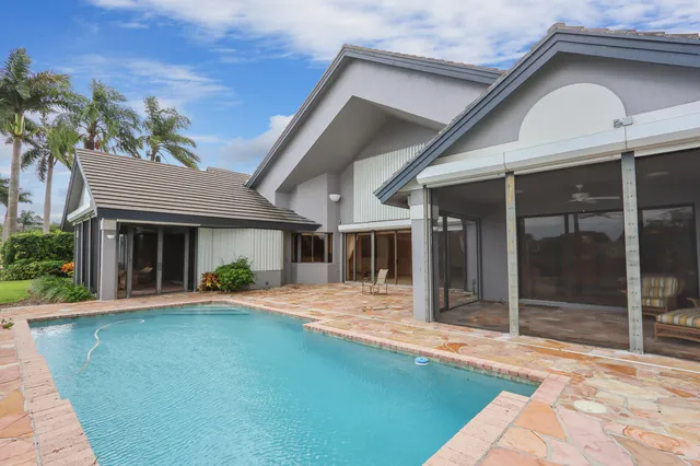 a view of a garden with flowers