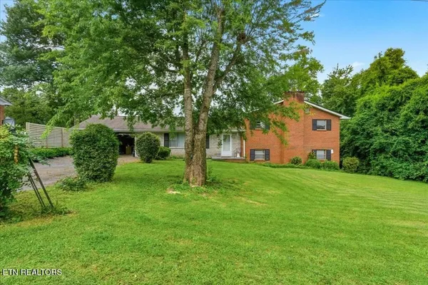 $349,900 | 1061 South Linden Drive, Alcoa, TN 37801