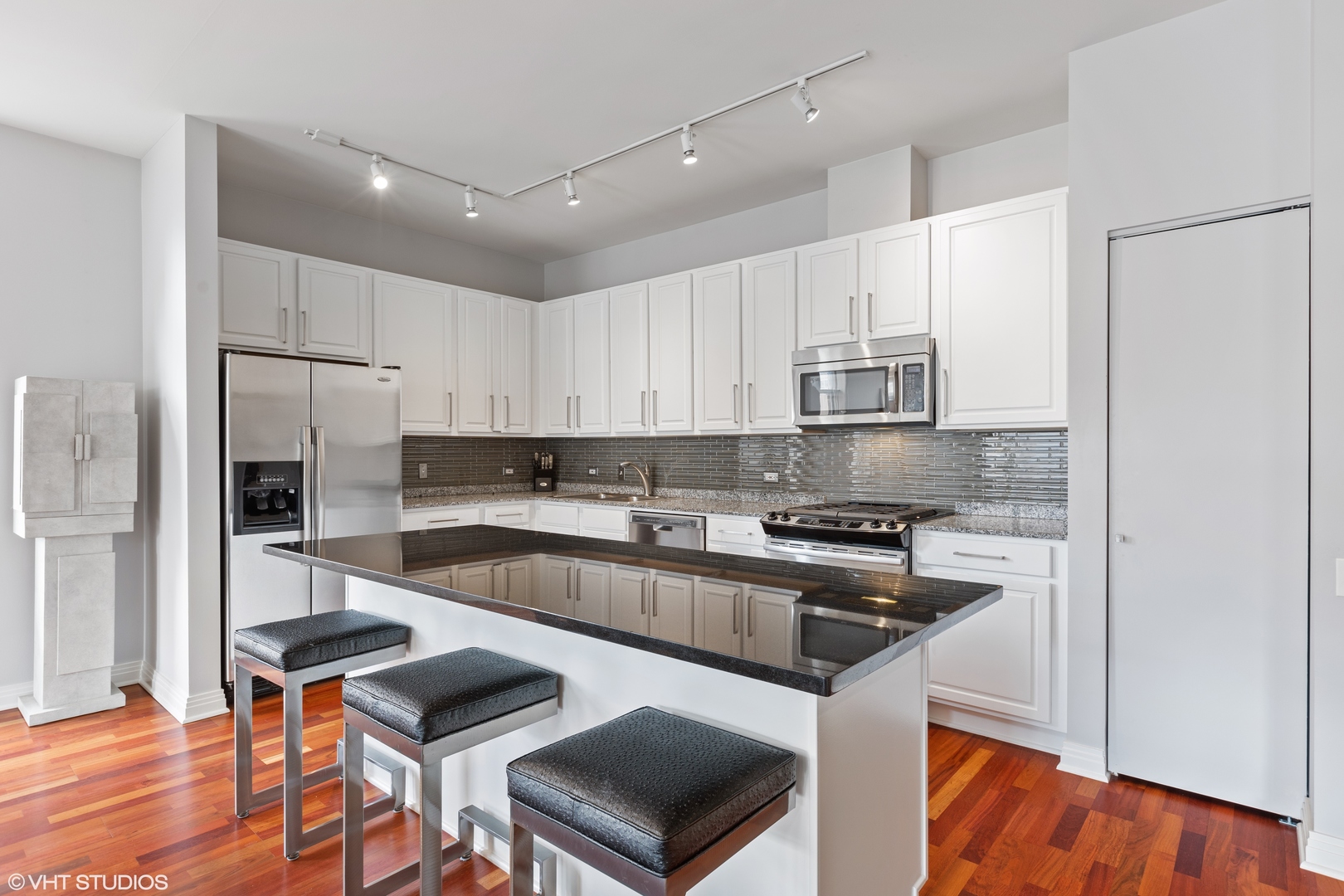 330 North Clinton Street, Unit 508 Chicago, IL 60661 - Photo 11 of 23