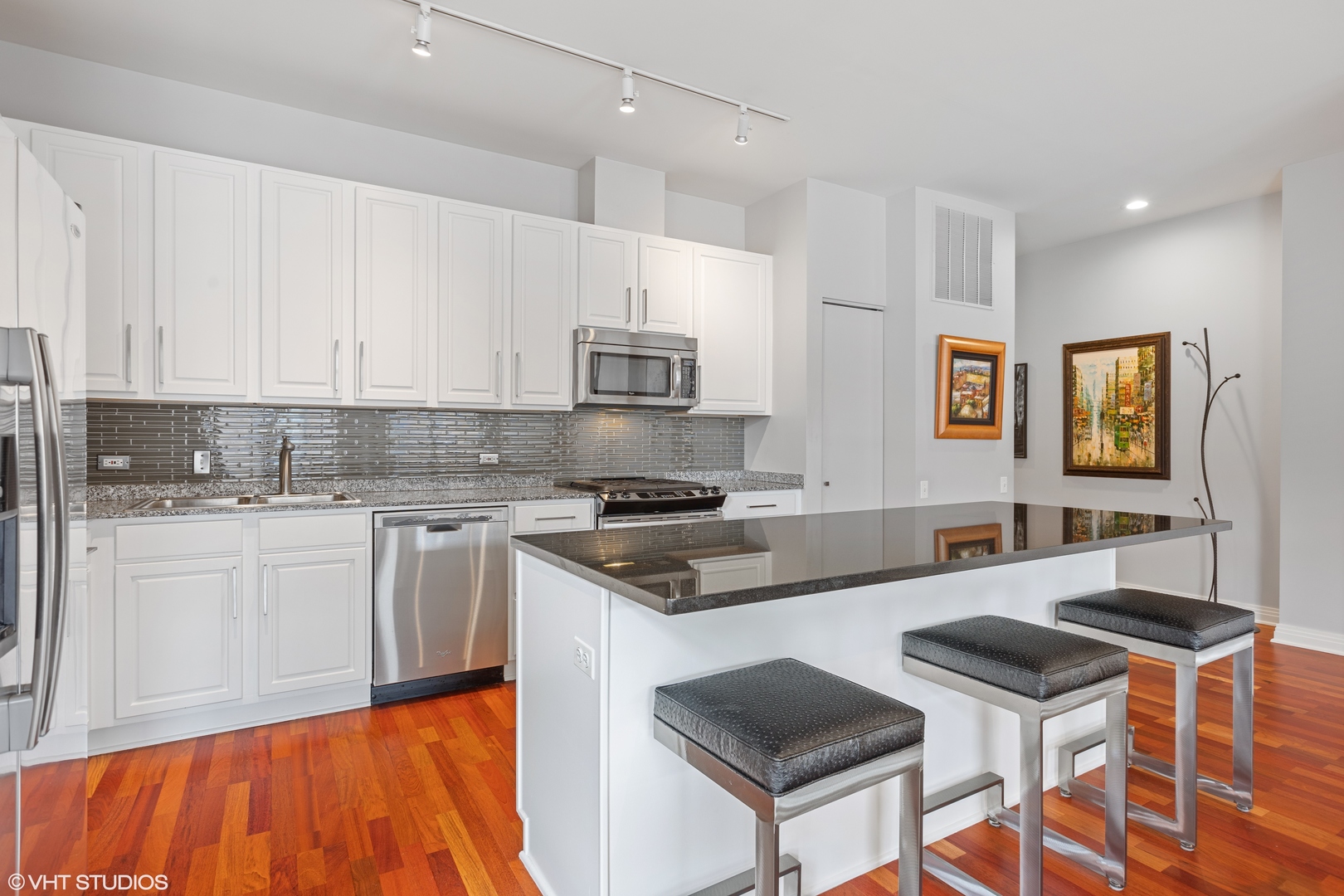 330 North Clinton Street, Unit 508 Chicago, IL 60661 - Photo 10 of 23