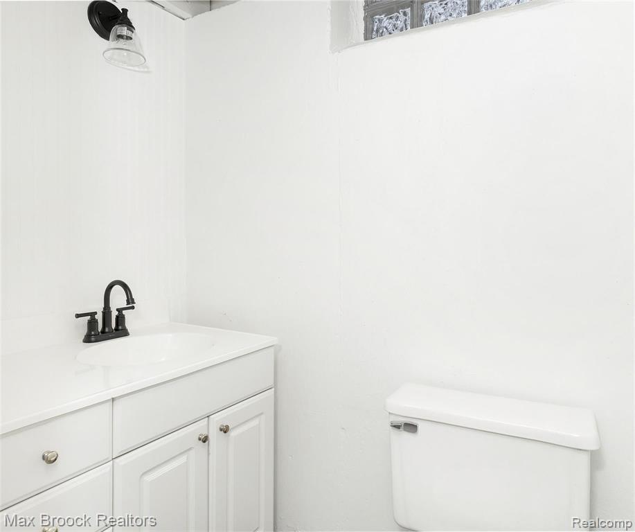 18346 Beverly Road Beverly Hills, MI 48025 - Photo 32 of 36