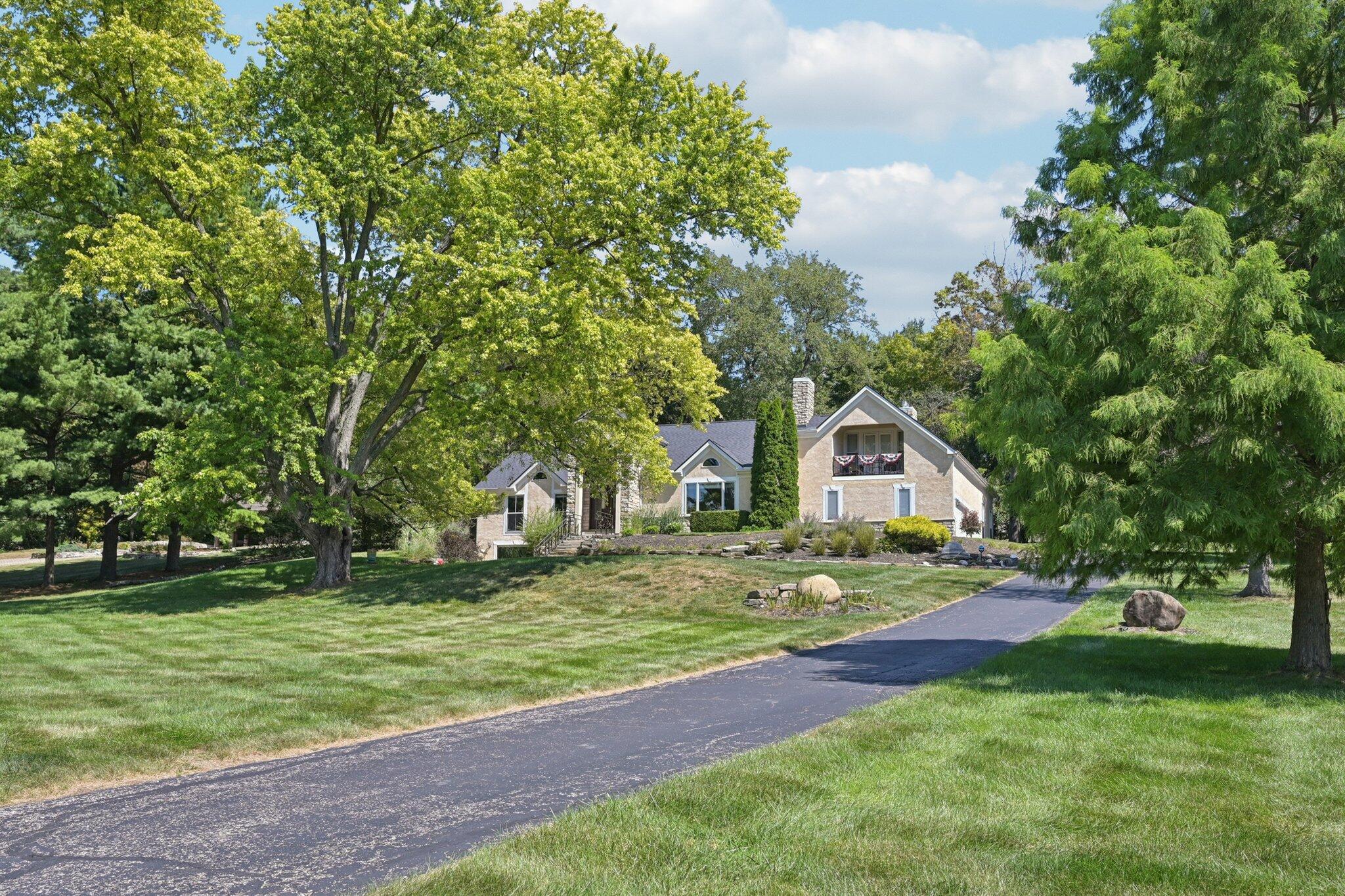10669 Riverside Drive Powell, OH 43065 - Photo 2 of 103 Driveway