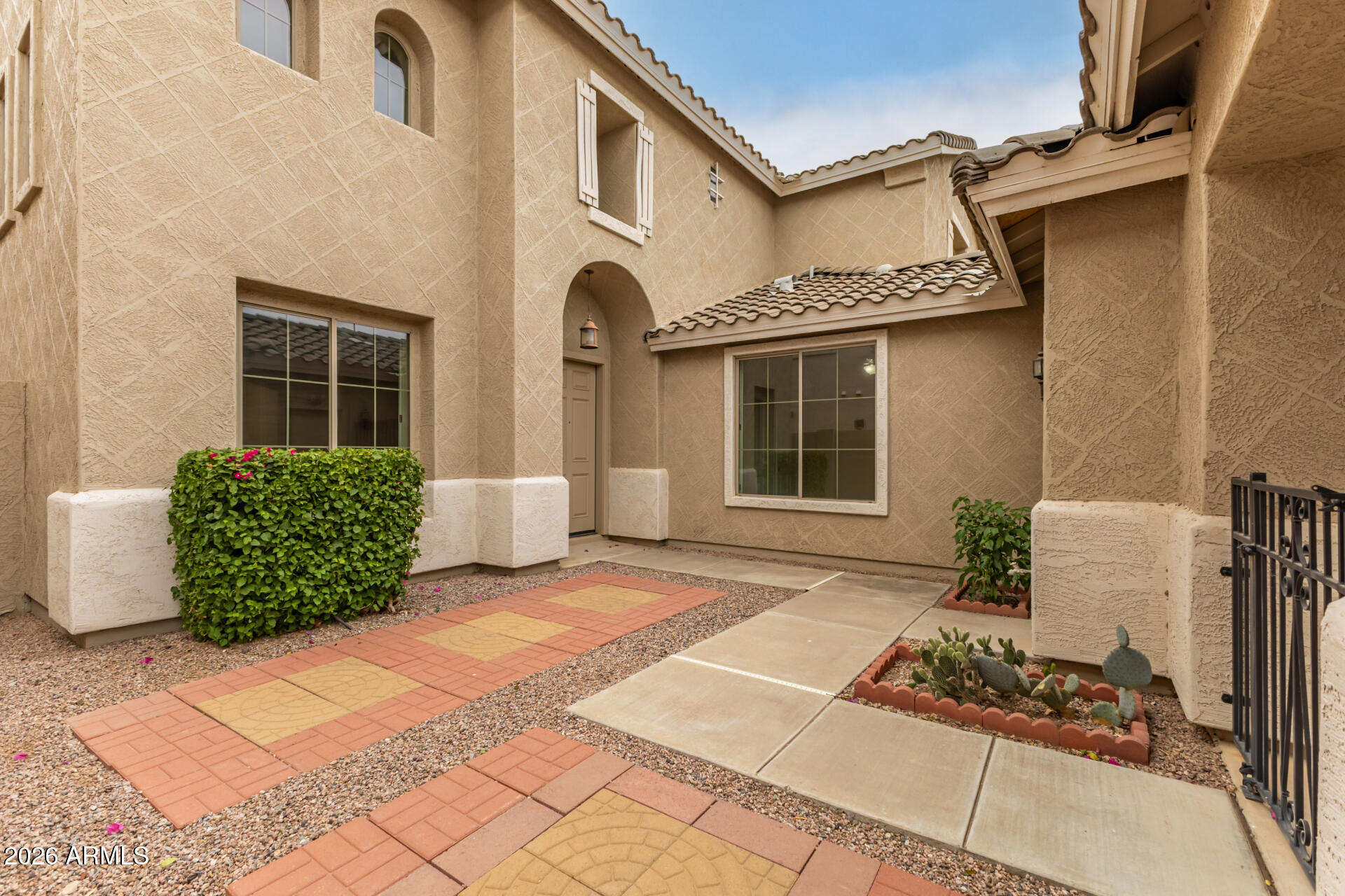 2543 South Rincon Drive Chandler, AZ 85286 - Photo 3 of 36 Private courtyard