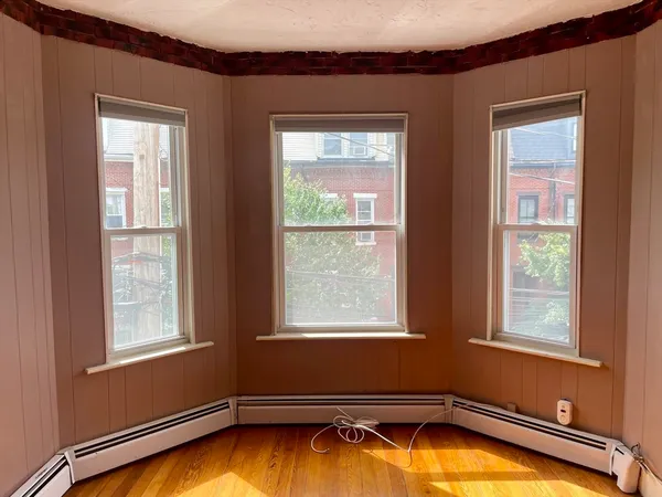 $2,400 | 136 Saratoga Street, Unit 2, Boston, MA 02128