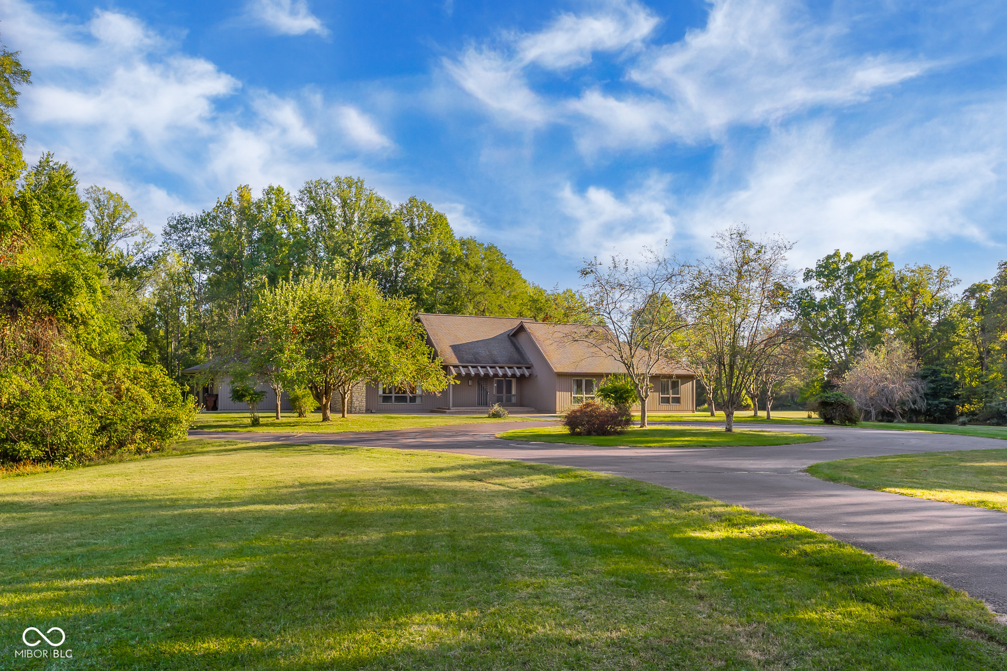 5285 West Carr Hill Road Columbus, IN 47201 - Photo 4 of 96 Gallery Image 4