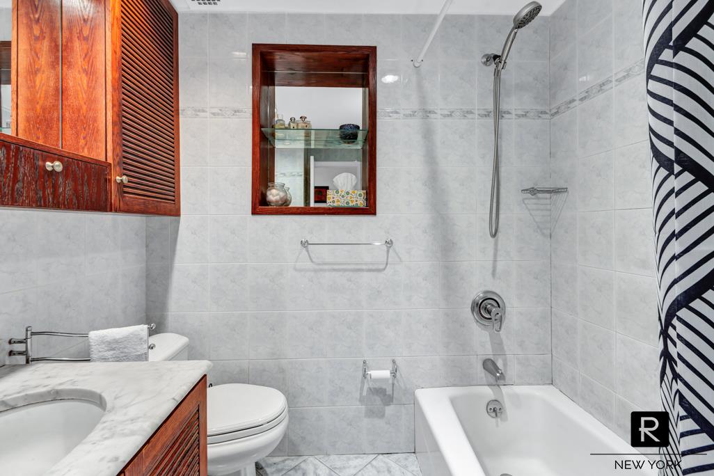 216 East 75th Street, Unit 1W2W Manhattan, NY 10021 - Photo 16 of 20