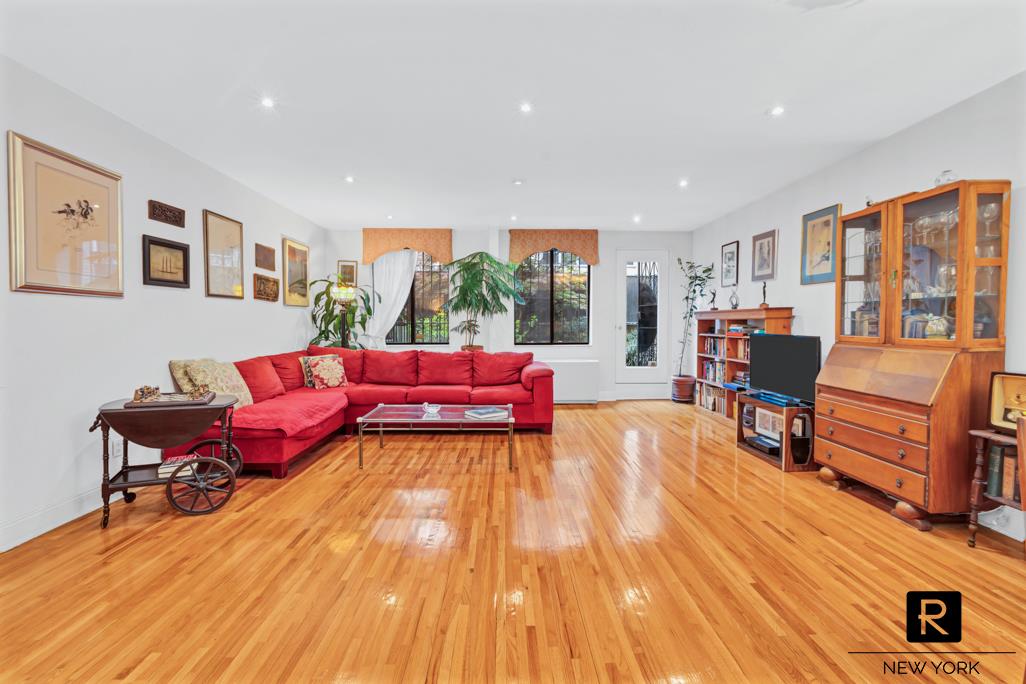 216 East 75th Street, Unit 1W2W Manhattan, NY 10021 - Photo 2 of 20
