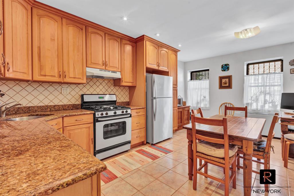 216 East 75th Street, Unit 1W2W Manhattan, NY 10021 - Photo 7 of 20