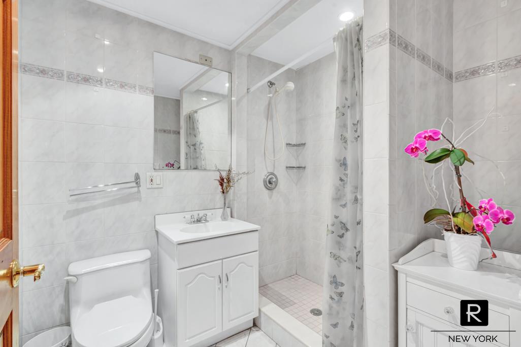 216 East 75th Street, Unit 1W2W Manhattan, NY 10021 - Photo 8 of 20