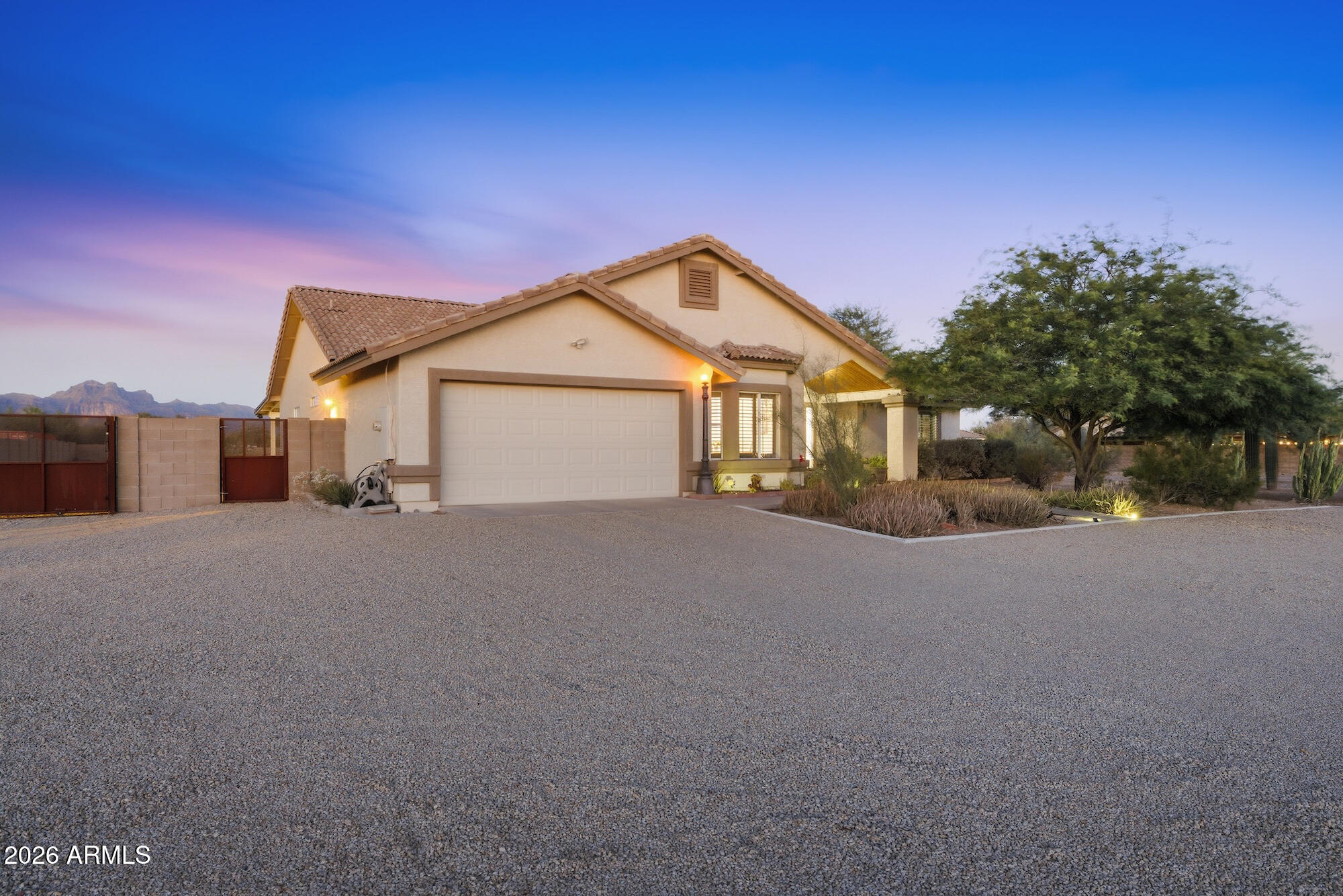 907 North Mountain Road Mesa, AZ 85207 - Photo 3 of 44