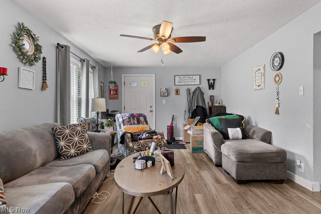 3989 Baird Road Stow, OH 44224 - Photo 6 of 50 Living room