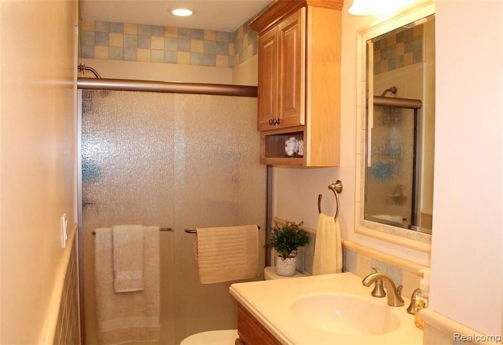 30740 Ridgeway Drive Farmington Hills, MI 48334 - Photo 20 of 58