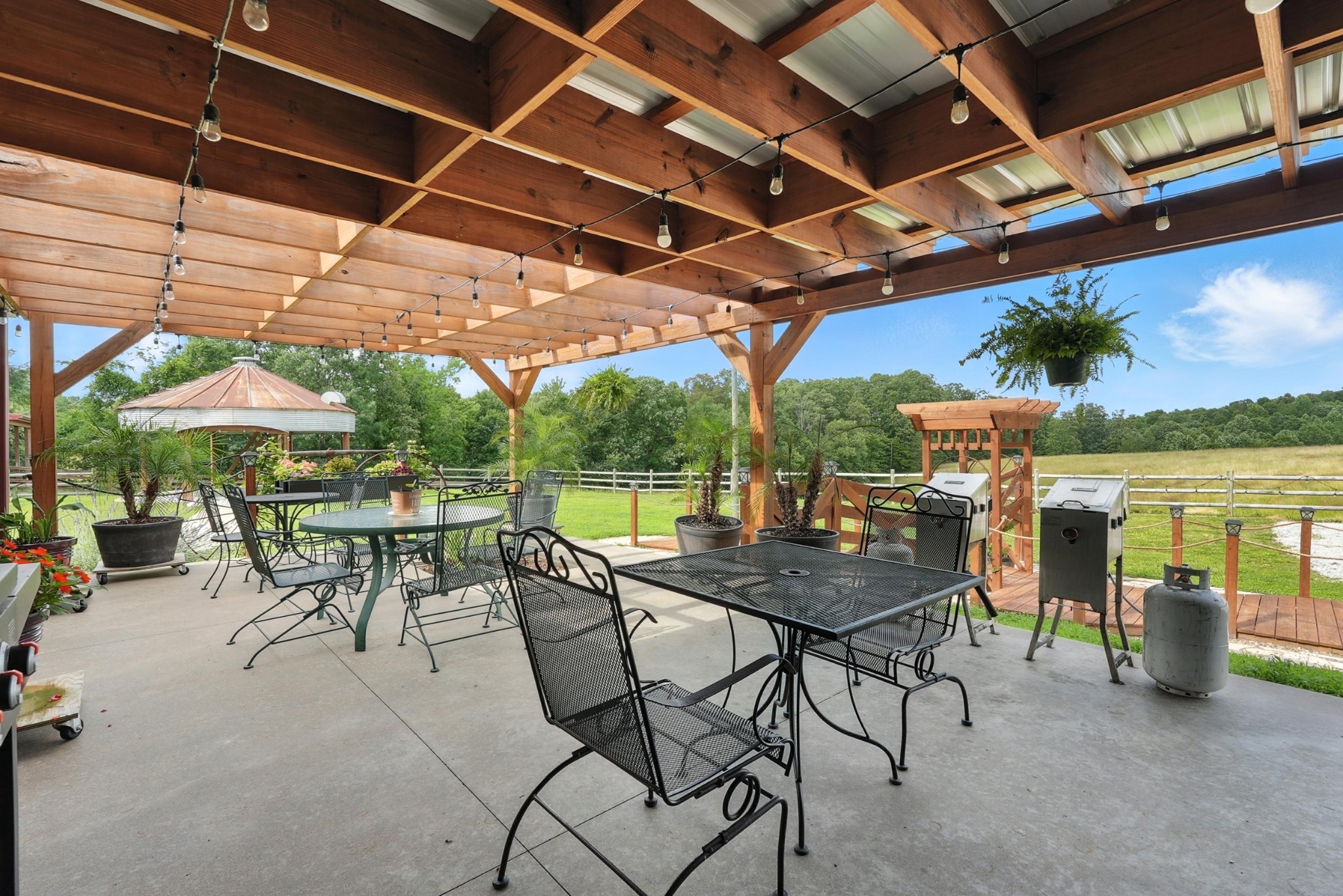 1880 Clydeton Road Waverly, TN 37185 - Photo 72 of 85 a view of a patio with a table and chairs under an umbrella