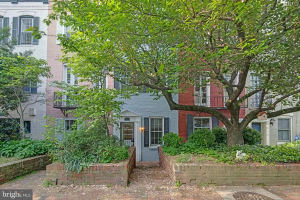 $999,900 | 711 A Street Northeast, Washington, DC 20002