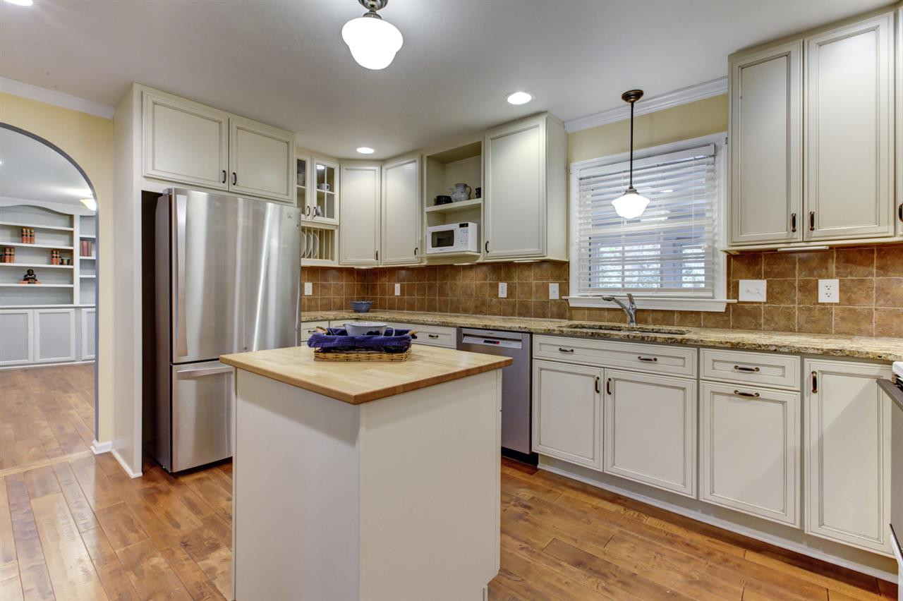1207 Kingston Ridge Road Cary, NC 27511 - Photo 7 of 30 Kitchen