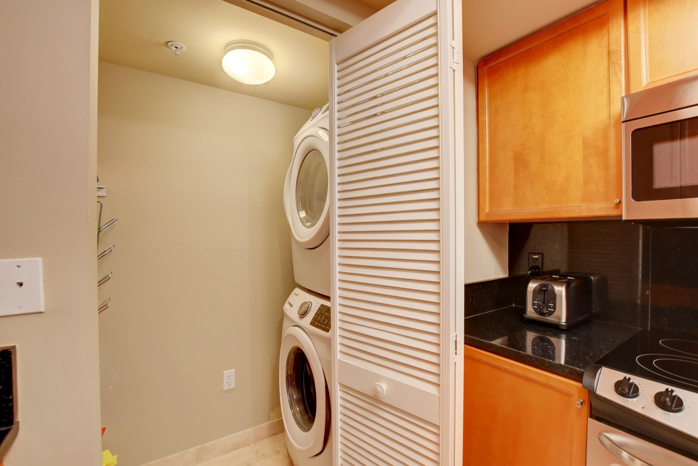 99 Southeast Mizner Boulevard, Unit 614 Boca Raton, FL 33432 - Photo 11 of 31 New Laundry