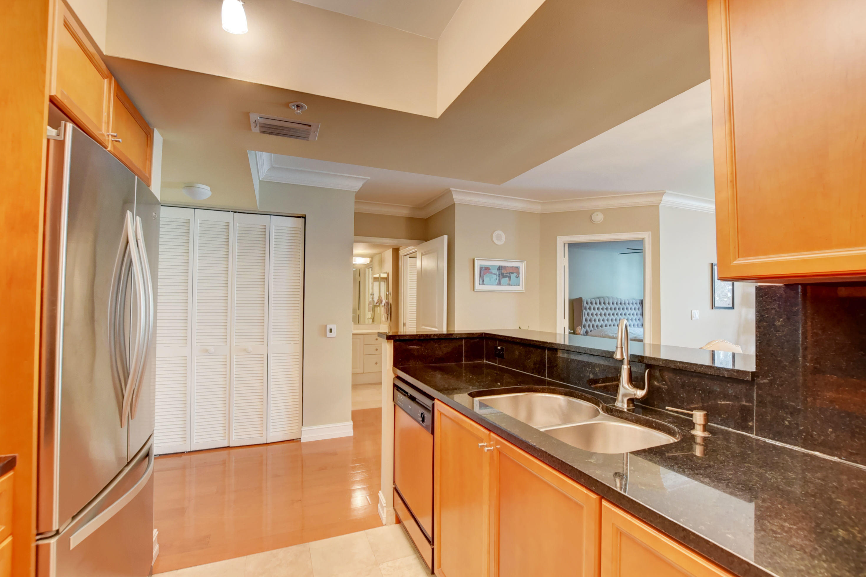 99 Southeast Mizner Boulevard, Unit 614 Boca Raton, FL 33432 - Photo 12 of 31 Kitchen