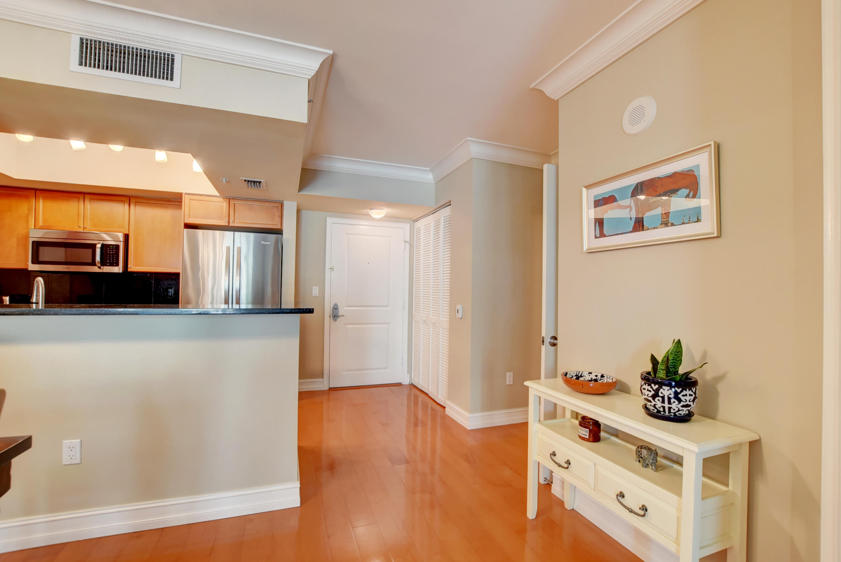 99 Southeast Mizner Boulevard, Unit 614 Boca Raton, FL 33432 - Photo 15 of 31 Entry