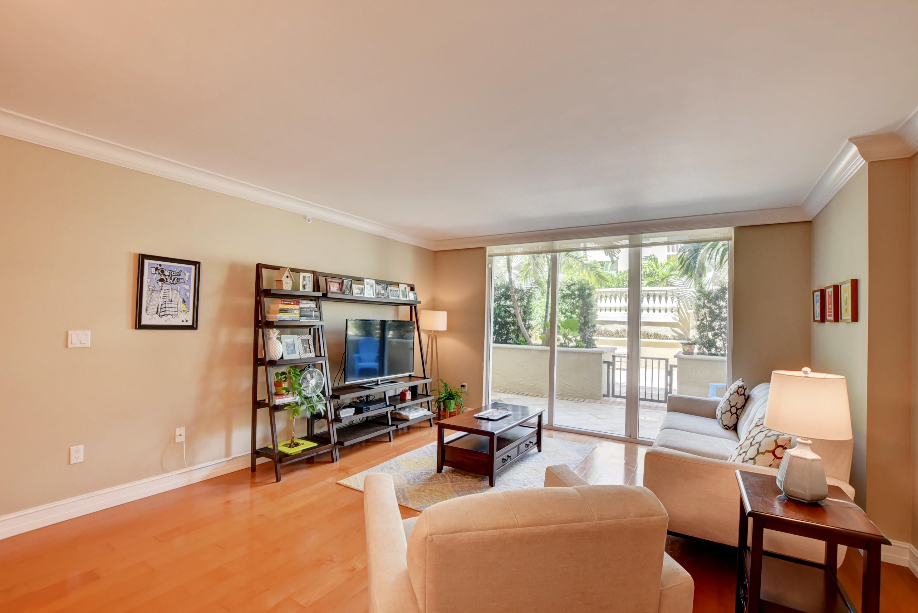 99 Southeast Mizner Boulevard, Unit 614 Boca Raton, FL 33432 - Photo 17 of 31 Living Room