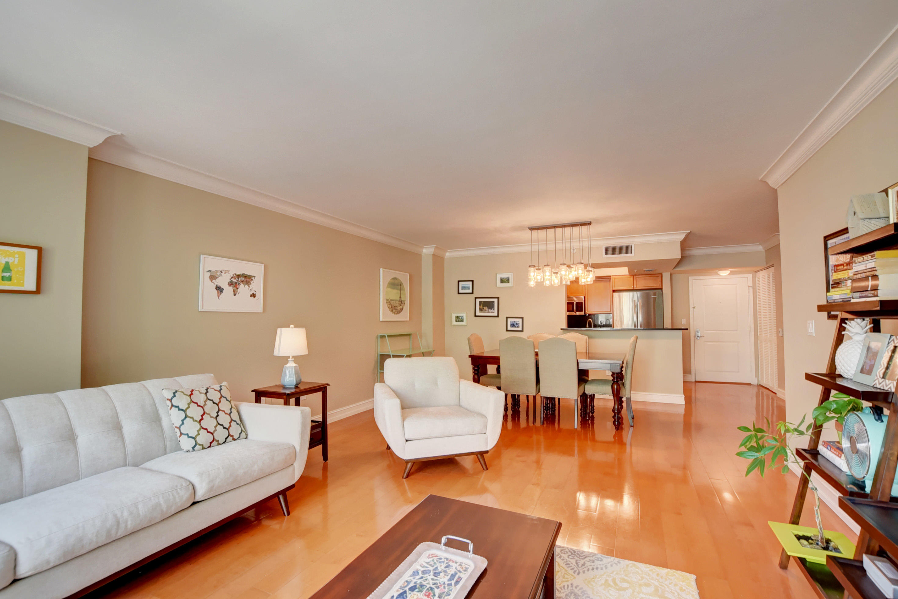 99 Southeast Mizner Boulevard, Unit 614 Boca Raton, FL 33432 - Photo 18 of 31 Living/Dining