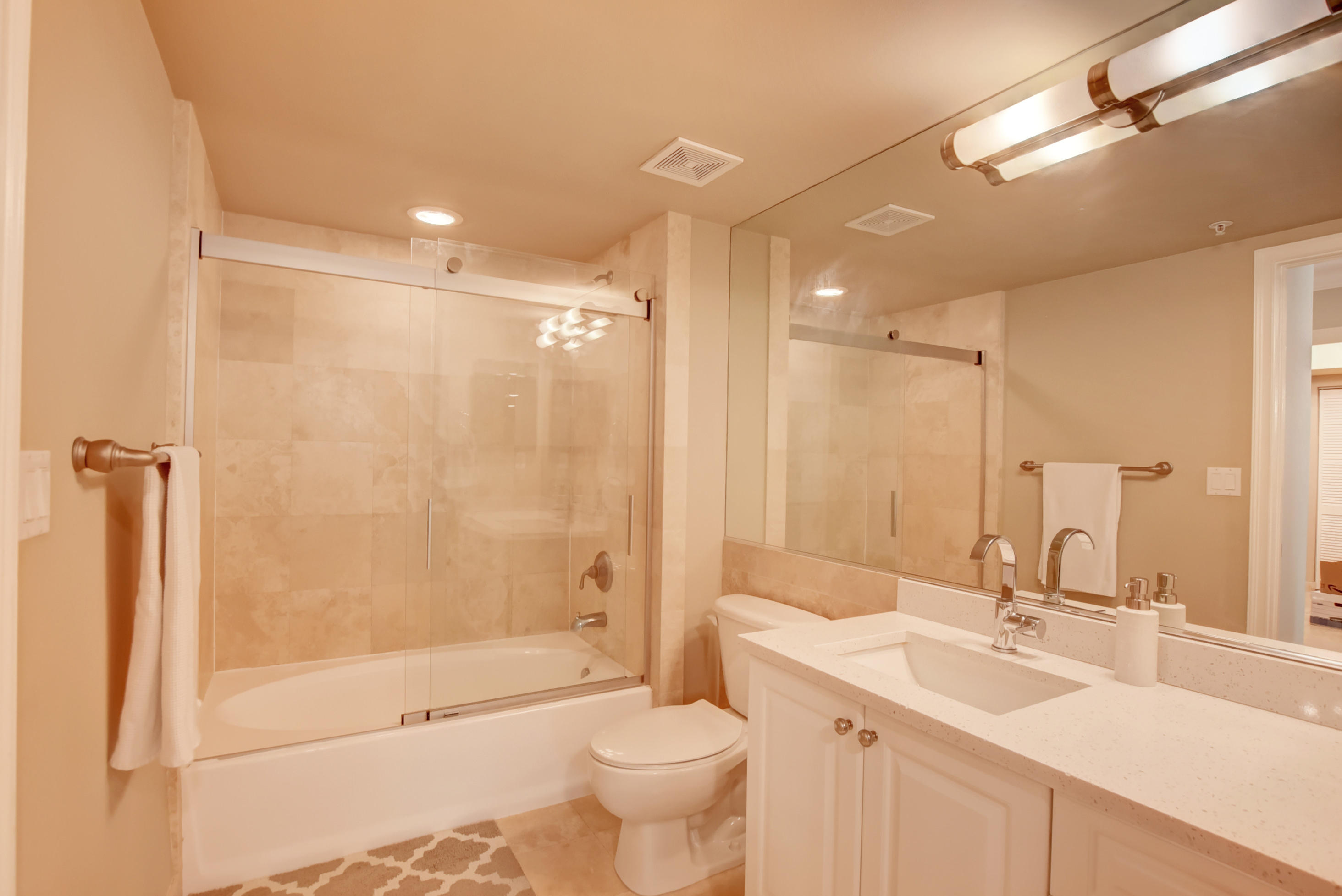 99 Southeast Mizner Boulevard, Unit 614 Boca Raton, FL 33432 - Photo 25 of 31 Bathroom