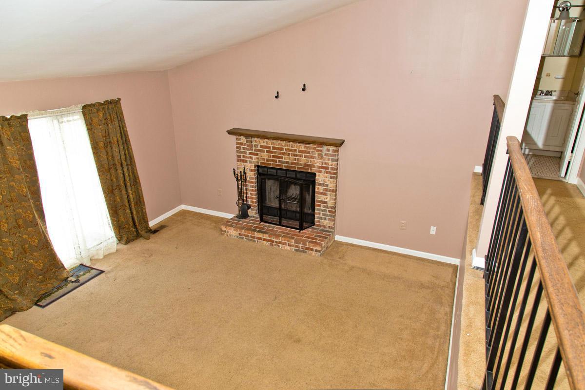 13725 Palm Road Woodbridge, VA 22193 - Photo 13 of 26 2 level Family Room