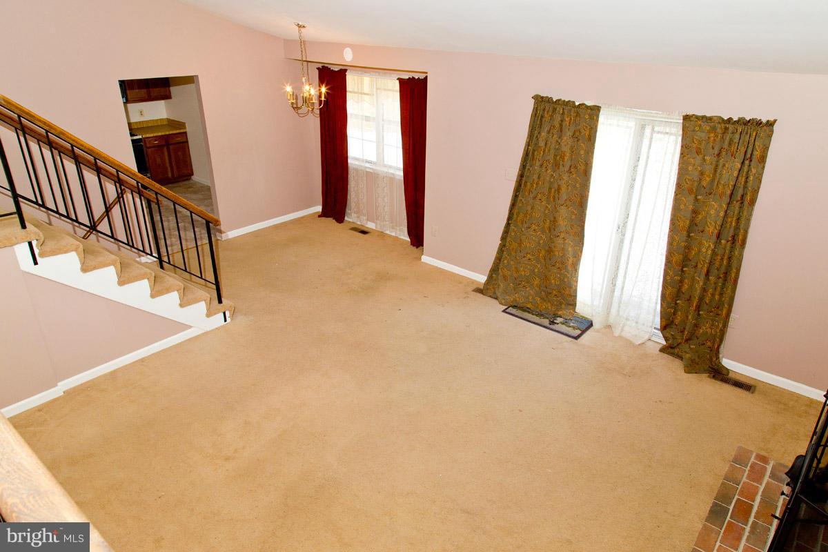 13725 Palm Road Woodbridge, VA 22193 - Photo 14 of 26 Family Room