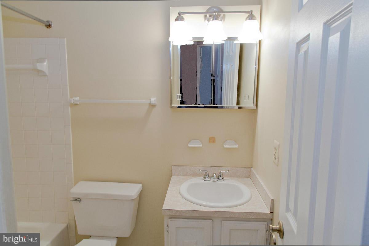 13725 Palm Road Woodbridge, VA 22193 - Photo 15 of 26 Bath