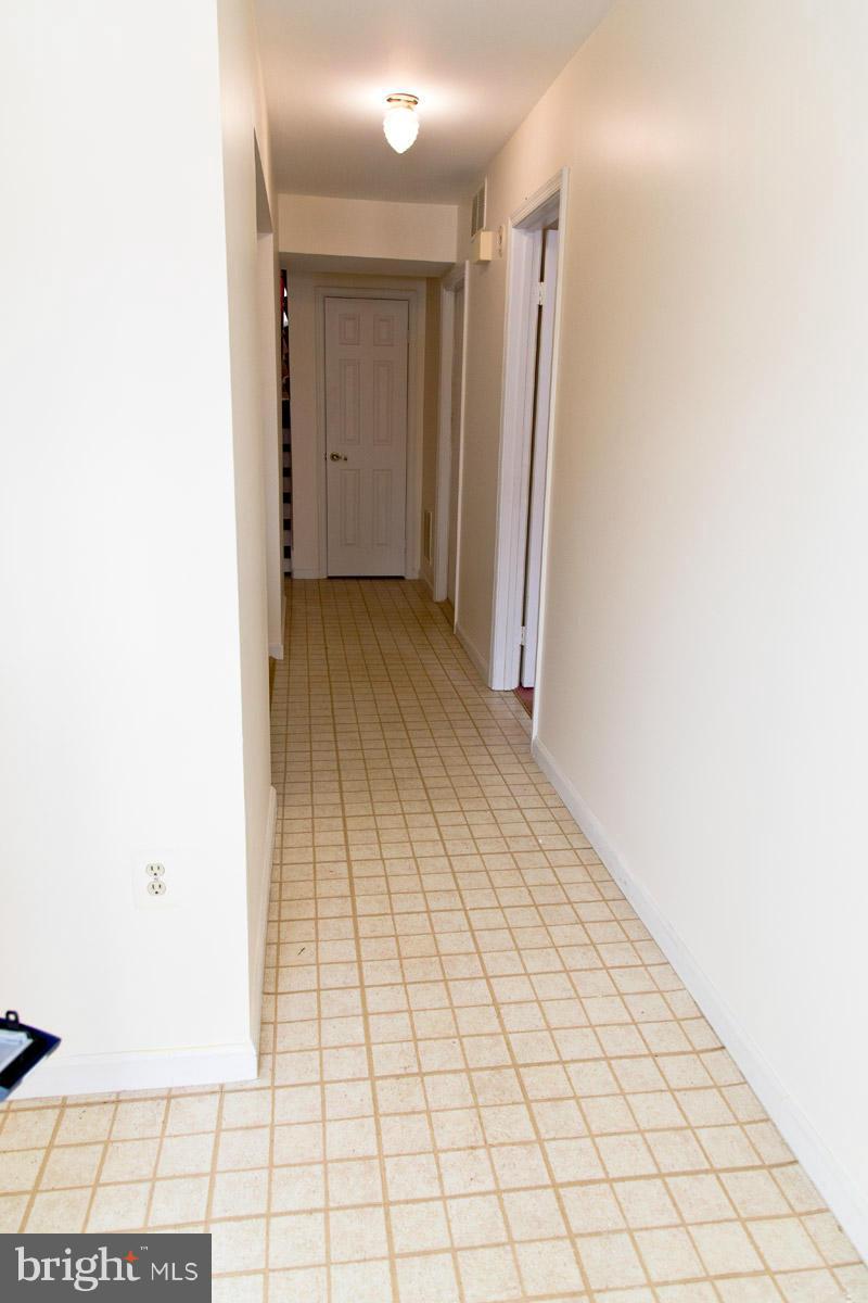 13725 Palm Road Woodbridge, VA 22193 - Photo 3 of 26 Entry Hallway
