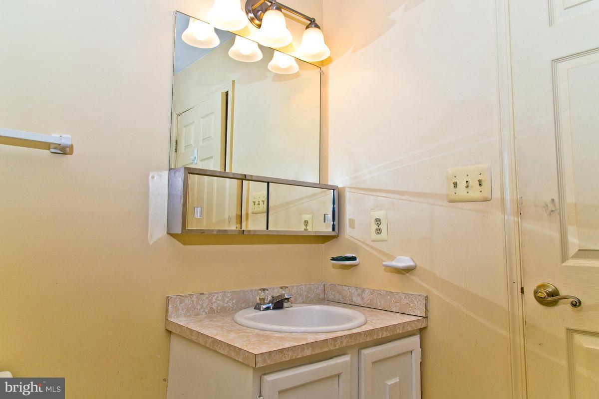 13725 Palm Road Woodbridge, VA 22193 - Photo 22 of 26 Bath (Master)