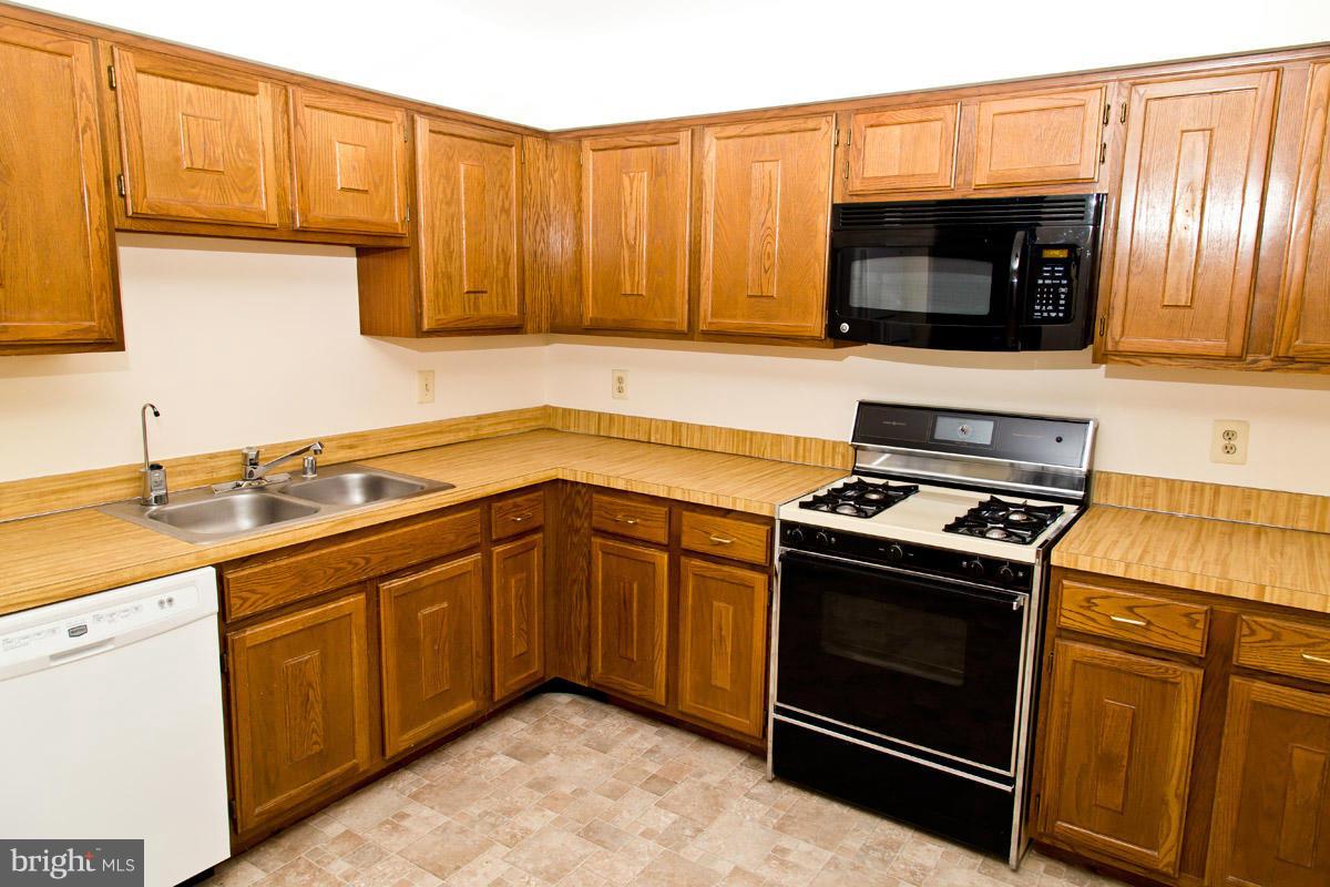13725 Palm Road Woodbridge, VA 22193 - Photo 8 of 26 Kitchen