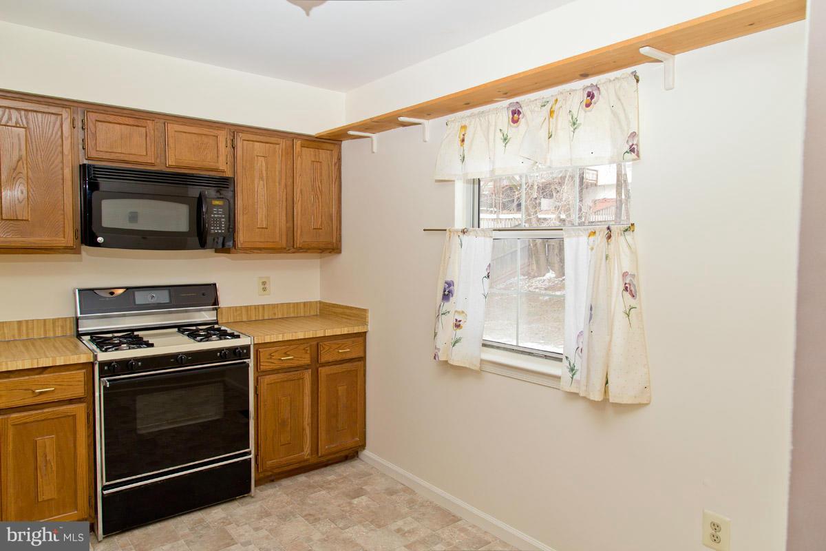 13725 Palm Road Woodbridge, VA 22193 - Photo 10 of 26 Kitchen
