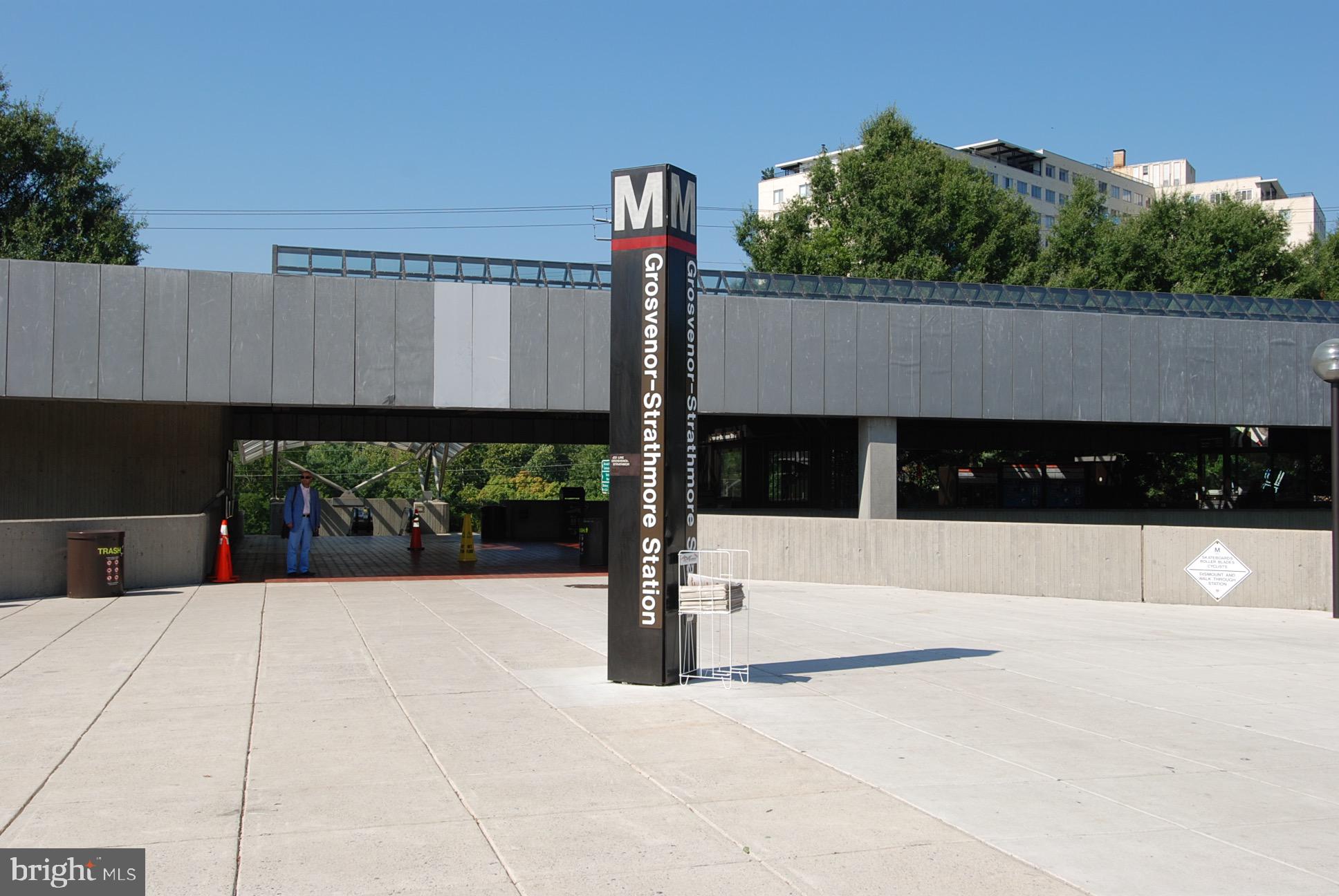 5225 Pooks Hill Road, Unit 1128S Bethesda, MD 20814 - Photo 48 of 61 a view of outdoor space with seating area
